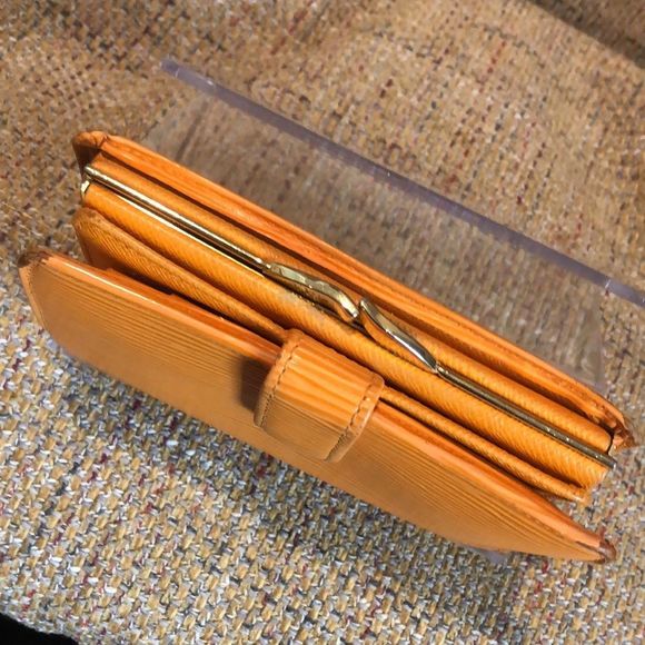 WomLOUIS VUITTON Orange EPI Porte Monnaie Viennois Bifold KissLock Wallet RARE - Picture 4 of 17